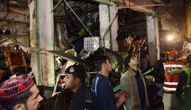 48 شهيدا وجريحاً بتفجير طائفي استهدف مسجدا في بيشاور