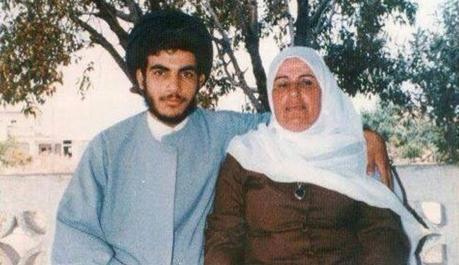 وزير لبناني سابق ينشر صورة قديمة للسيد نصرالله مع والدته