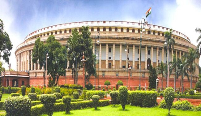 غاز مسيل للدموع وفوضى في البرلمان الهندي