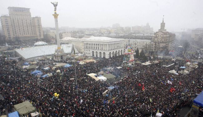كييف تفرج عن المتظاهرين ويانوكوفيتش يطالب المعارضة بتنازلات