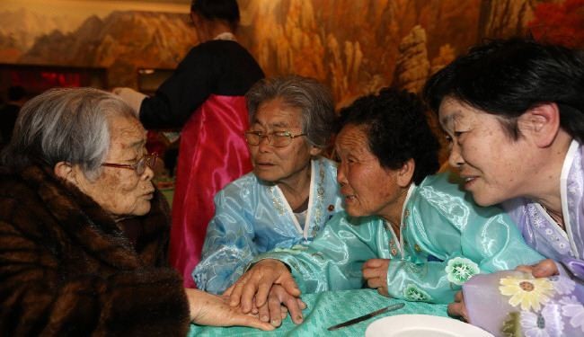مئات الكوريين المسنين يلتقون للمرة الاولى منذ 60 عاما