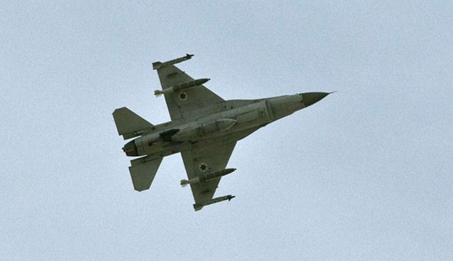 Israeli warplanes bomb targets on Lebanon-Syria border