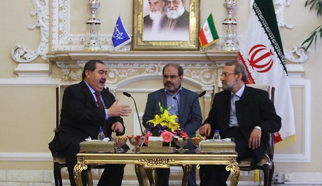 زيباري يصل طهران لبحث العلاقات الثنائية