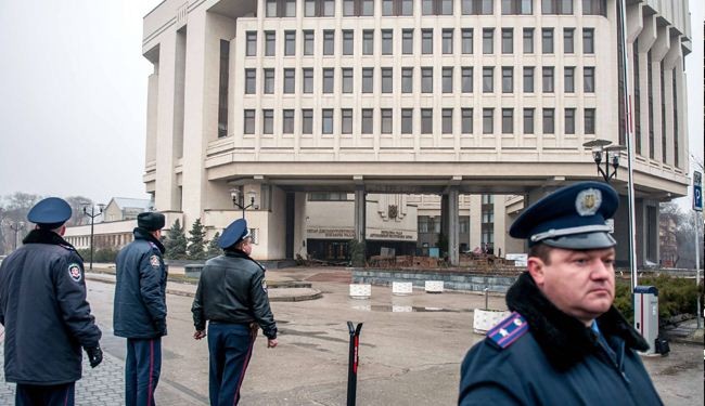 Ukrainian gunmen seize Crimea parliament, govt HQ
