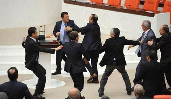 شجار جديد في البرلمان التركي والسبب ؟