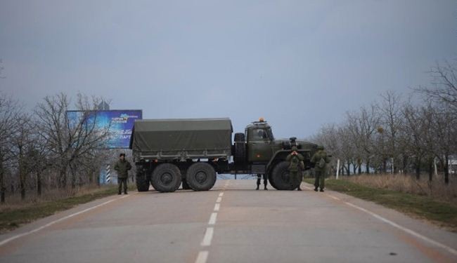 Tension between Ukraine, Russia mounts on Crimea