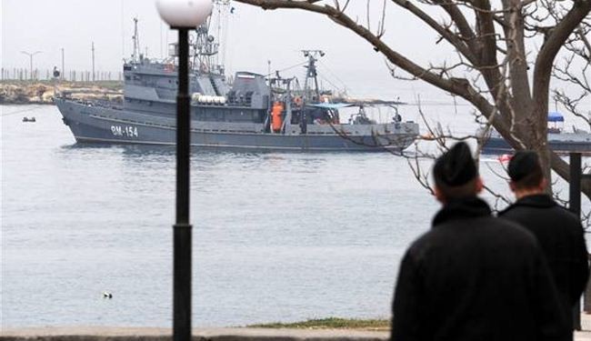 'Russian Warships block channel off Crimea'