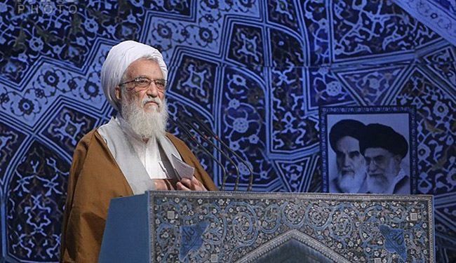 خطيب جمعة طهران: تلويح العدو بالخيار العسكري دليل ضعفه