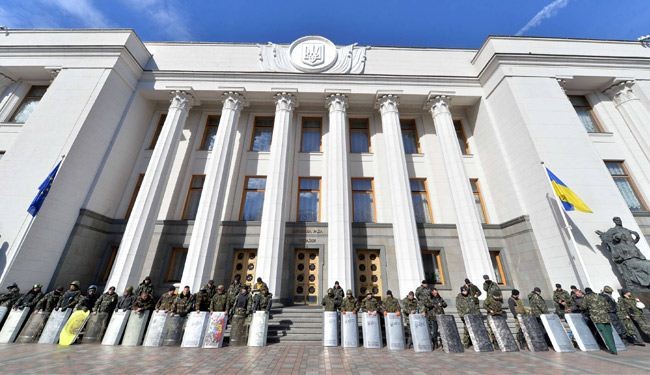 برلمان القرم يعلن الاستقلال عن اوكرانيا ويطلب الانضمام لروسيا