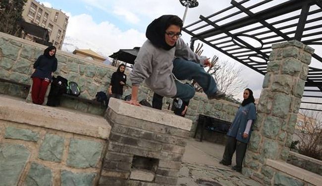 See how women practice parkour in Iran: photos