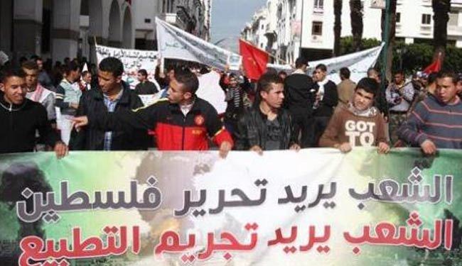 ناشطون مغاربة ينادون بتجريم التطبيع مع 