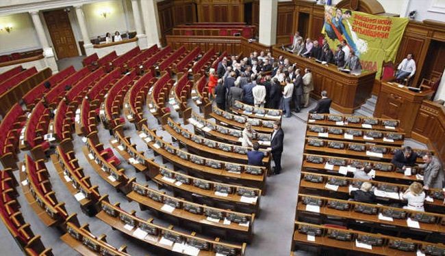 برلمان اوكرانيا يدعو للقتال لتحرير القرم