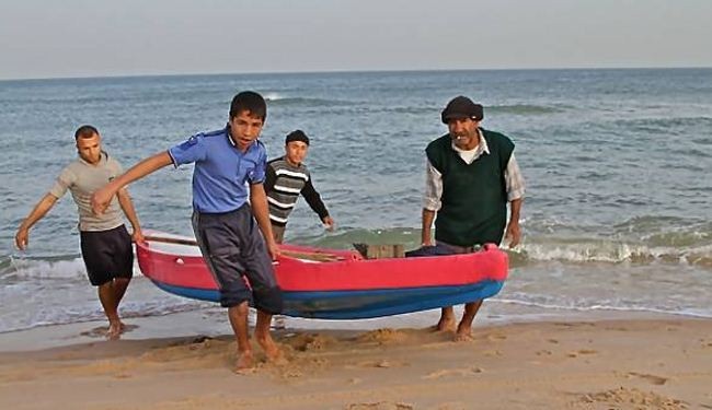 Palestinian fishing boats under Israeli military fire
