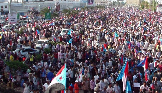 جنوب اليمن ينتفض ضد سياسة الحكومة ومشروع الاقاليم