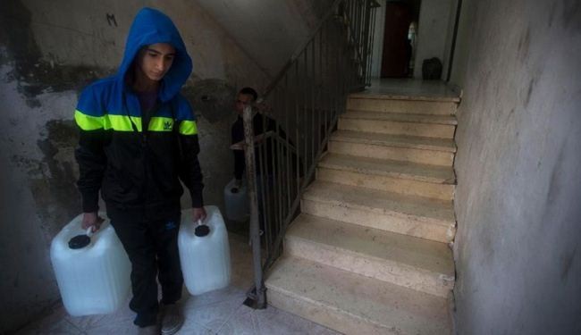 Thousands of Palestinians in al-Quds go weeks without water