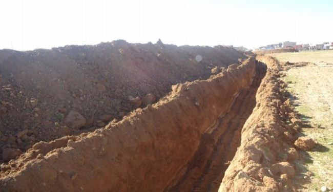 تظاهرة ضد حفر خندق على الحدود العراقية السورية