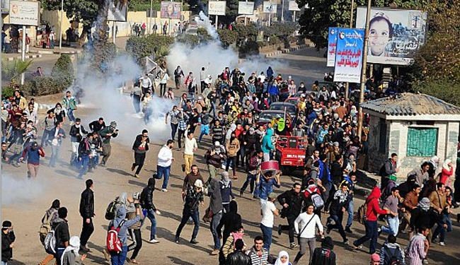 مقتل طالب باشتباكات بين الأمن ومتظاهرين بجامعة القاهرة