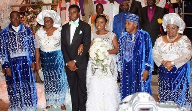 هدیه باورنکردنی رئیس جمهور نیجریه به مهمانان عروسی + عکس