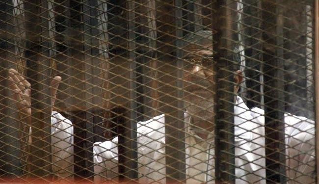 مرسي من داخل سجنه يعلن 