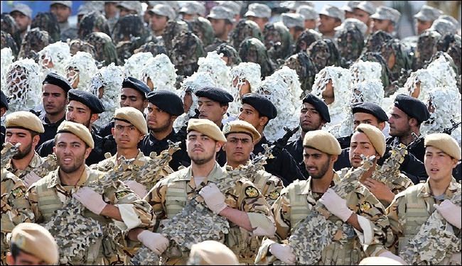بالصور..الاحتفال باليوم الوطني للجيش الايراني