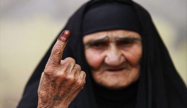 بالصور/ الجالية العراقية في إيران تصوت في الانتخابات التشريعية