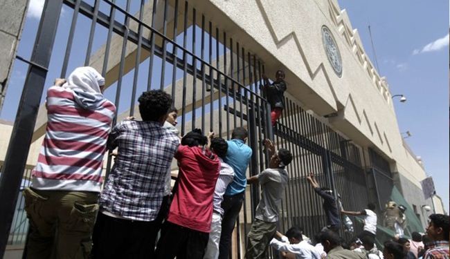 US closes Yemen embassy to public after attacks