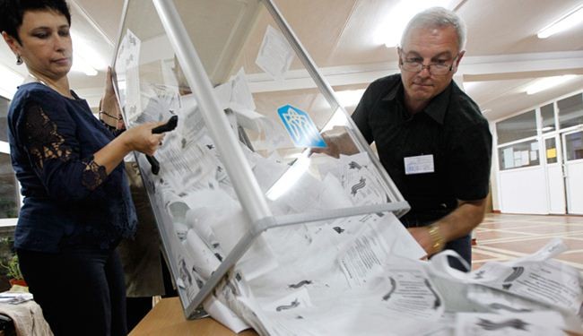 Early results show huge vote for self rule in E. Ukraine