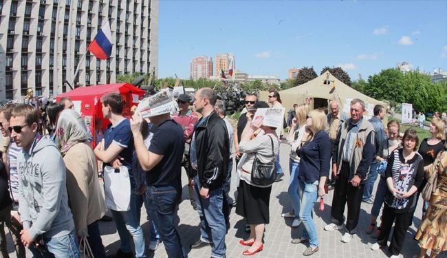 EU extends anti-Russia sanctions as Donetsk votes to join Russia
