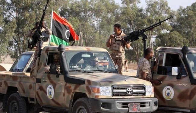 طرابلس تندد بمحاولة انقلاب بنغازي وتحظر الطيران فوقها