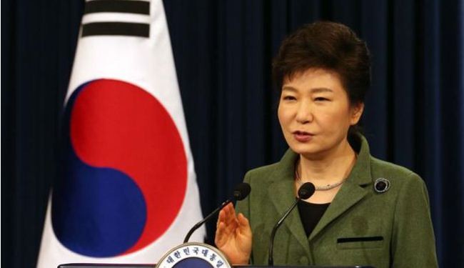 الرئيسة الكورية تتحمل مسؤولية كارثة العبارة وتحل خفر السواحل