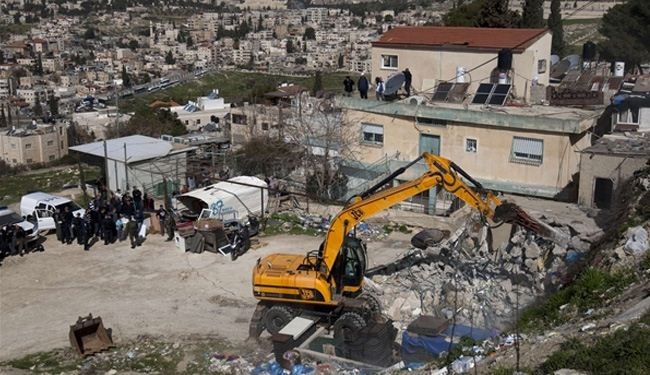 Israeli bulldozers demolish Palestinian homes