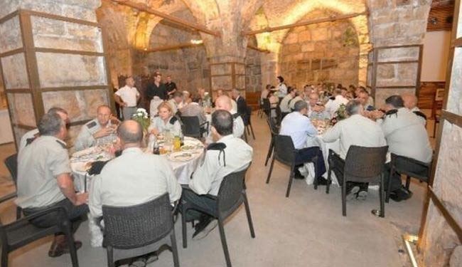 Deplorable image of Zionist feast beneath al-Aqsa