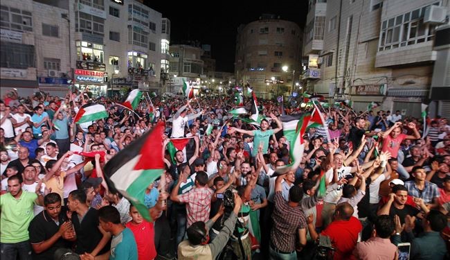 الفلسطينيون يحتفلون بصعود فريقهم لكأس أمم آسيا