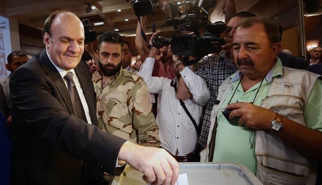 لحظه رأی دادن رقیب بشار اسد