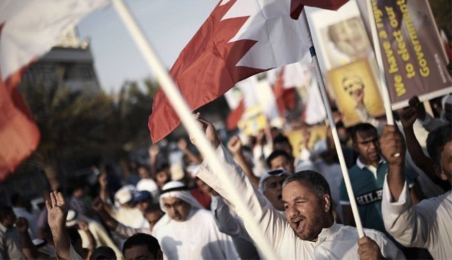 بحرینی‌ها برای لغو وضعیت فوق العاده تظاهرات می‌کنند