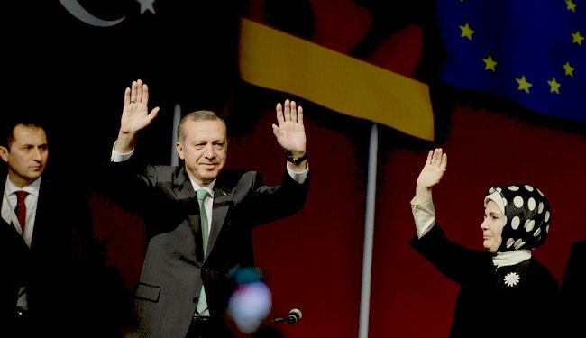 رئيس حزب بالنمسا لاردوغان: خليك في البيت