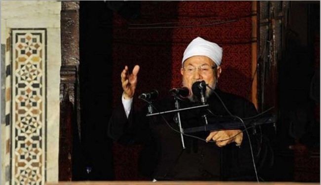 القرضاوي يسخر من أحكام الإعدام بحق علماء في مصر