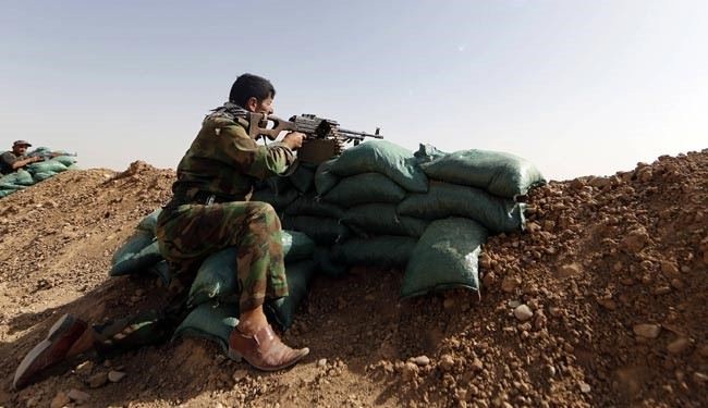 Iraq's army troops retake two border crossings