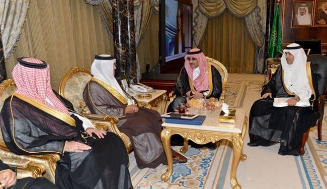 ماذا يفعل وزير الداخلية البحريني في الرياض؟