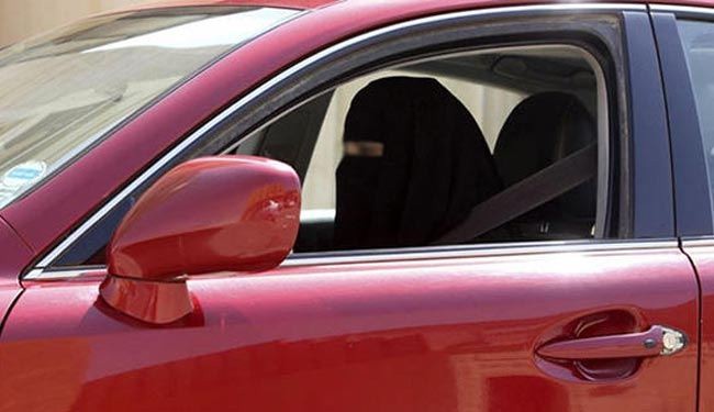 سعوديات يتعلمن ويستخرجن رخص القيادة في اميركا!
