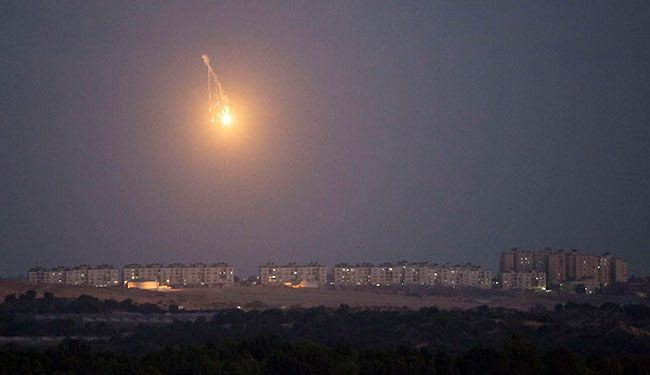 اصابة اسرائيليين بسقوط 3 صواريخ على منتجع ايلات