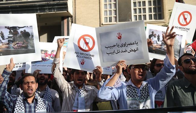 بالصور: إحتجاج أمام مکتب رعایة المصالح المصریة بطهران دعماً لغزة