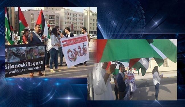 تجمع اعتراضی جوانان بحرینی در برابر پایگاه نظامی آمریکا