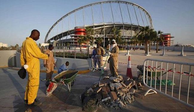 غارديان: عمال مونديال قطر يتقاضون أقل من دولار في الساعة