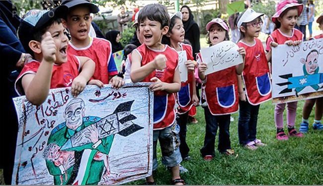 بالصور/الاطفال الایرانیون في وقفة تضامنیة مع اطفال غزة