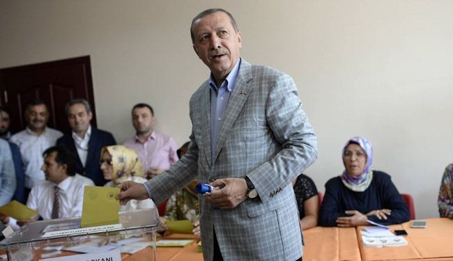 مسؤولون : اردوغان يفوز برئاسة تركيا
