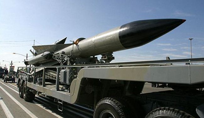 ايران تزيح الستار عن صواريخ وطائرات دون طيار جديدة