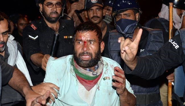 Two Pakistani killed, 400 injured in anti-gov’t protests
