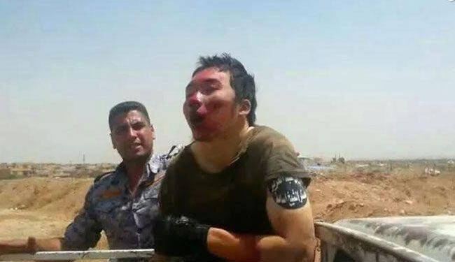 بالصور// داعشي صيني بيد القوات العراقية!
