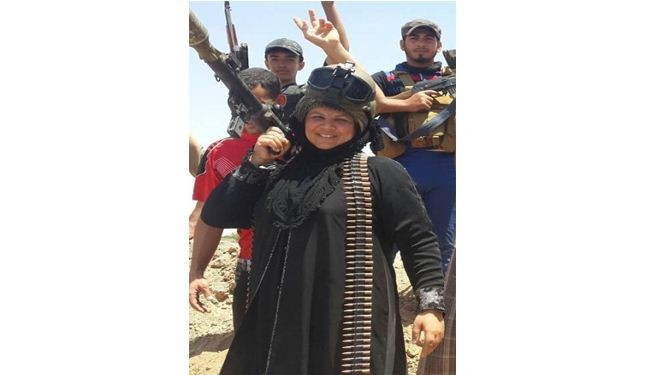 منح أول امرأة بتاريخ العراق هوية شيوخ العشائر